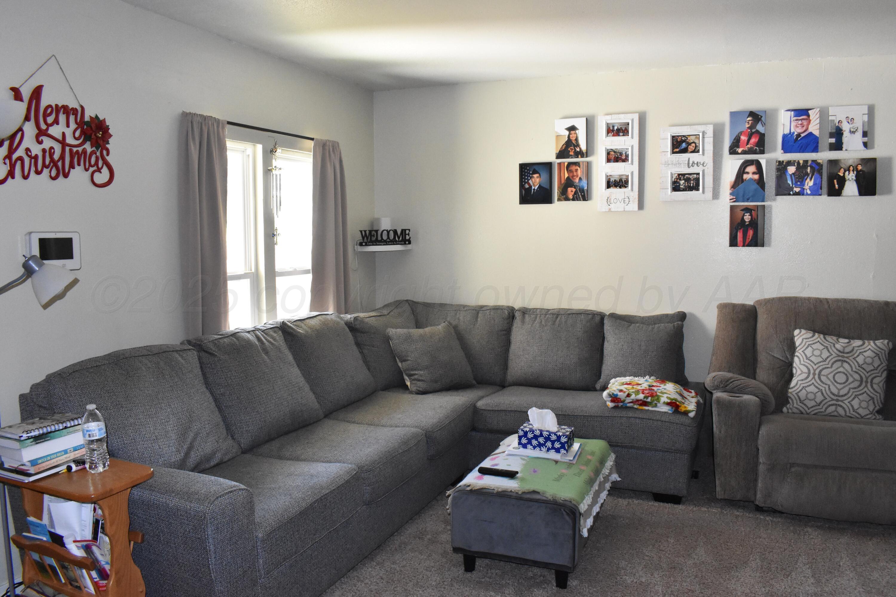 1919 Cherry Street Amarillo, TX 79106 - Photo 11 of 19 a living room with furniture