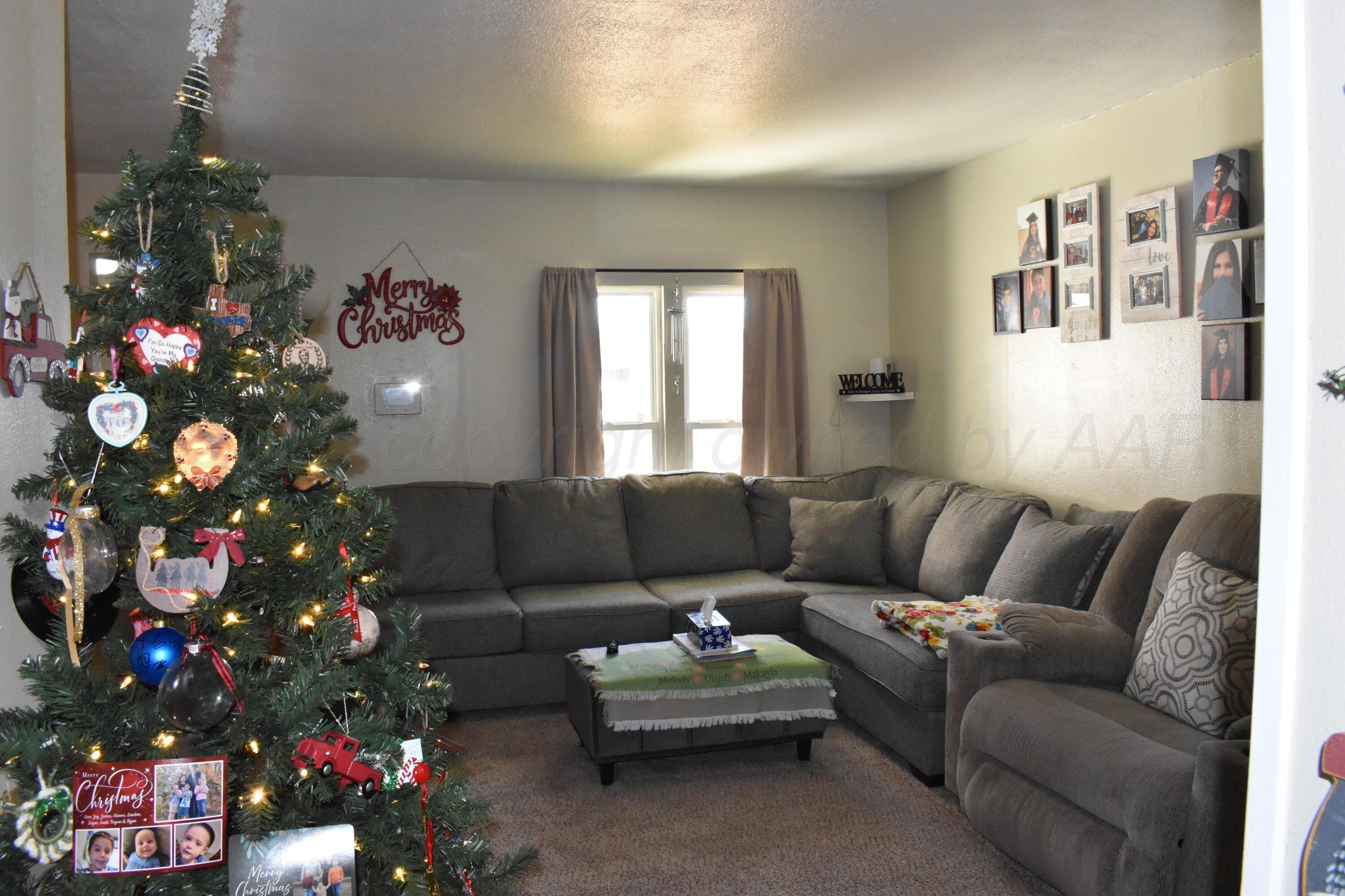 1919 Cherry Street Amarillo, TX 79106 - Photo 12 of 19 a living room with furniture and a potted plant
