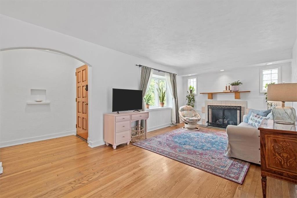 1953 Warriors Road Pittsburgh, PA 15205 - Photo 4 of 31 Gallery Image 4