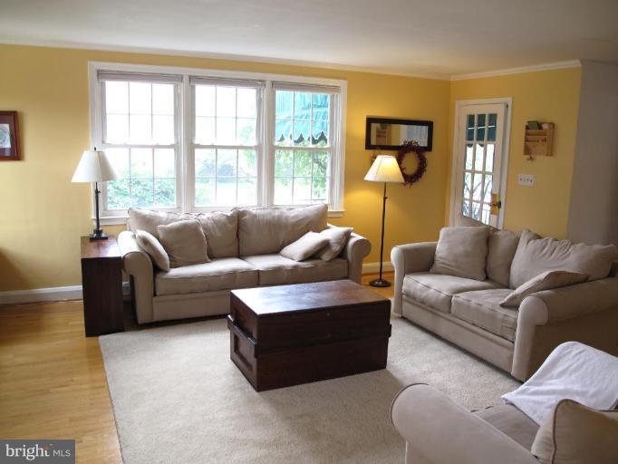1584 Dellsway Road Towson, MD 21286 - Photo 4 of 16 Living Room #2
