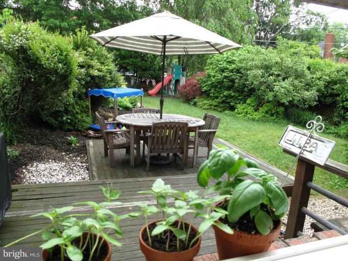 1584 Dellsway Road Towson, MD 21286 - Photo 10 of 16 Back yard