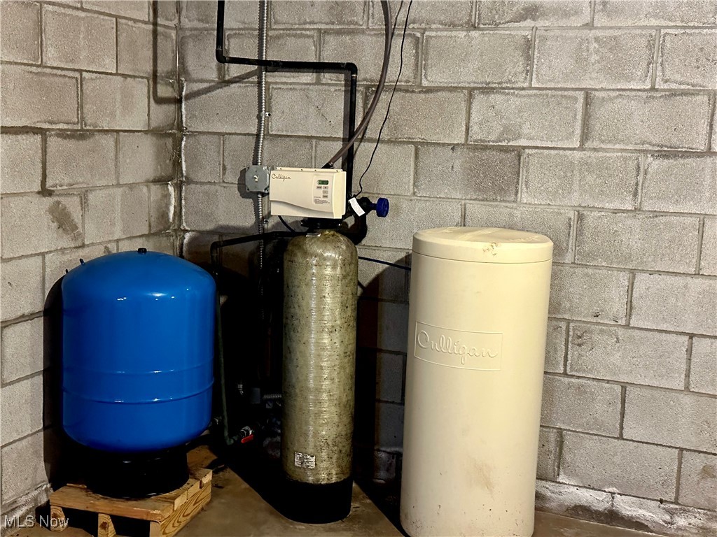 6047 Tallmadge Road Rootstown, OH 44272 - Photo 42 of 50 Water softener-owned