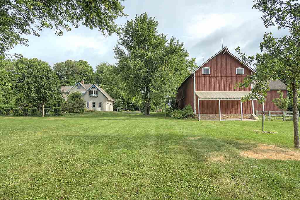 8395 Spring Brook Road Rockford, IL 61114 - Photo 22 of 24 a front view of a house with garden