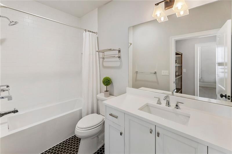 357 South Esplanade Alpharetta, GA 30009 - Photo 25 of 60