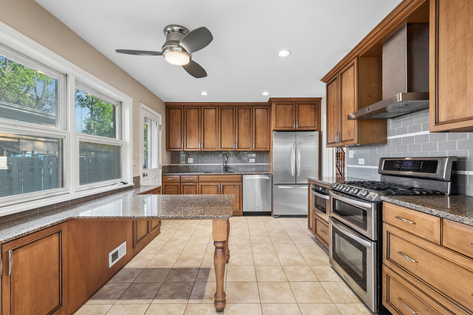 4159 Golf Road Skokie, IL 60076 - Photo 11 of 24 Gallery Image 11