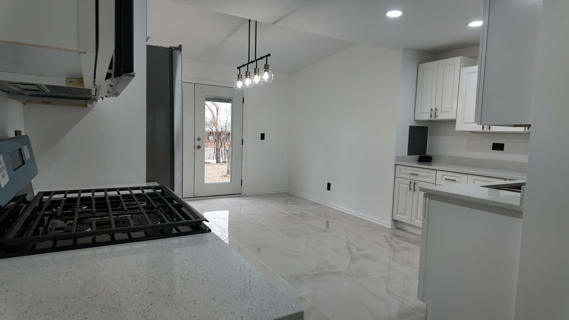 313 Louis Road Joliet, IL 60433 - Photo 3 of 14