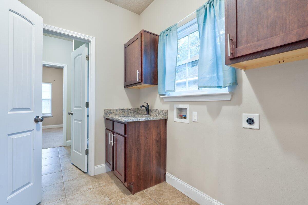 4614 Hermosa Road Crestview, FL 32539 - Photo 21 of 23 a bathroom with a granite countertop sink and a mirror