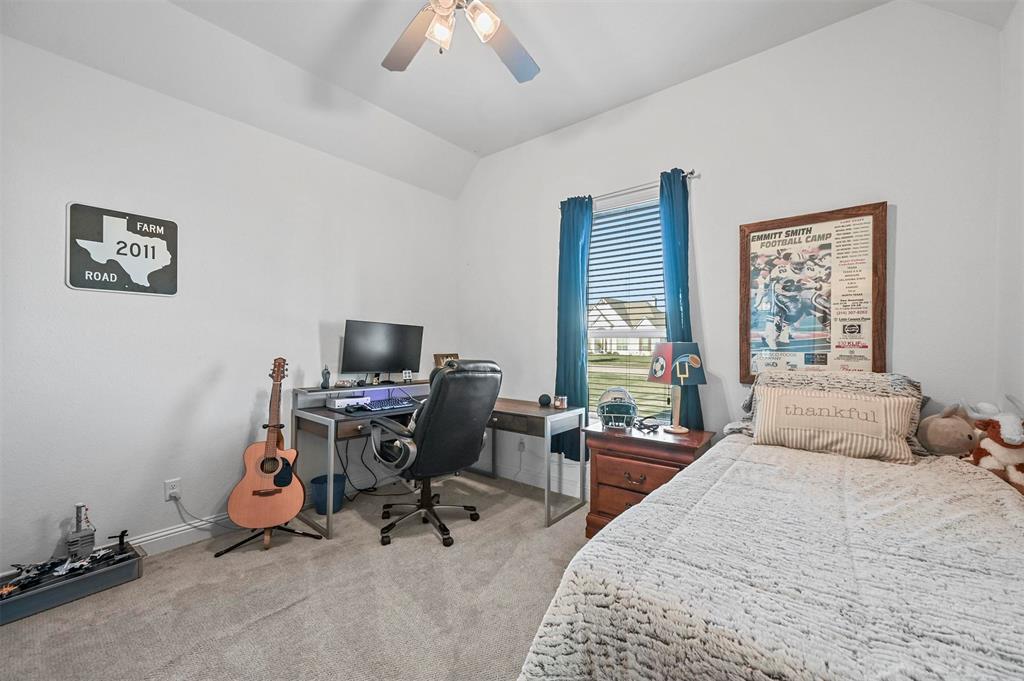 129 Southern Court Springtown, TX 76082 - Photo 16 of 40