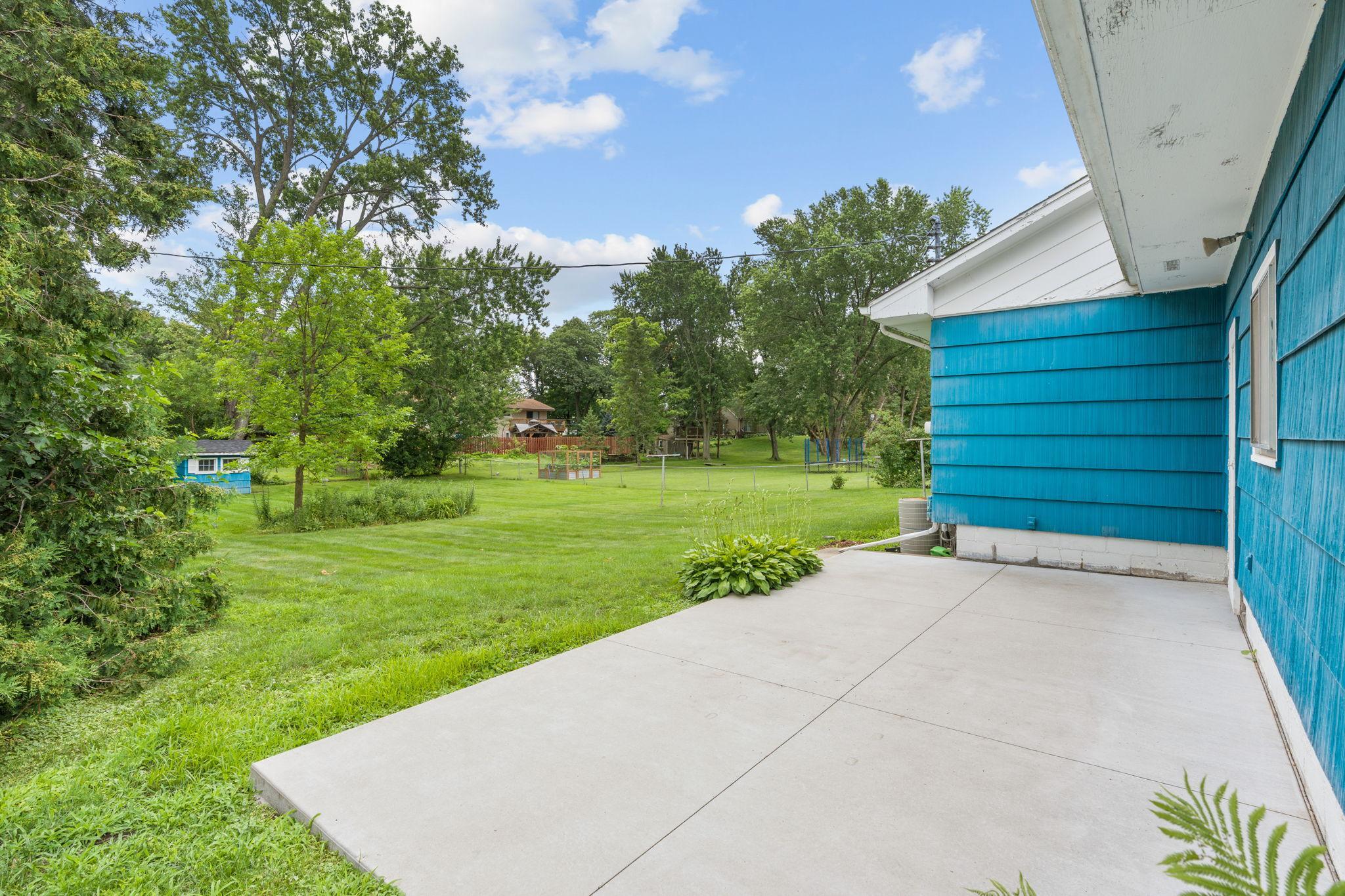 413 Whitegate Lane Wayzata, MN 55391 - Photo 5 of 48
