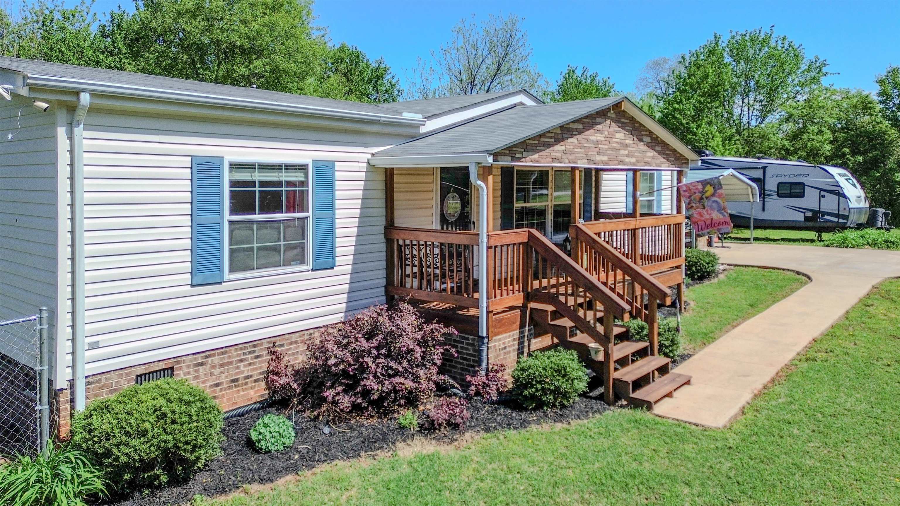 1324 Bonner Road Gaffney, SC 29341 - Photo 2 of 31