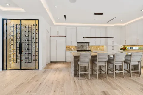 $2,850,000 | 46 West Broad Oaks Drive, Houston, TX 77056