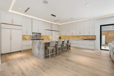 $2,850,000 | 46 West Broad Oaks Drive, Houston, TX 77056