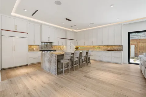 $2,850,000 | 46 West Broad Oaks Drive, Houston, TX 77056