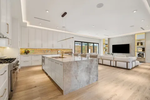 $2,850,000 | 46 West Broad Oaks Drive, Houston, TX 77056