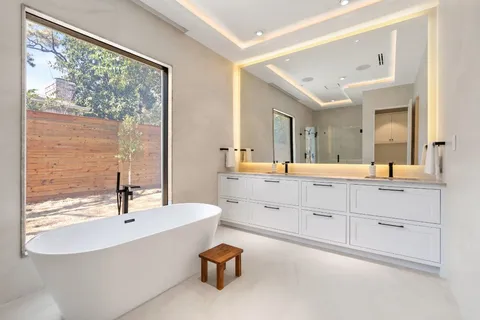 $2,850,000 | 46 West Broad Oaks Drive, Houston, TX 77056