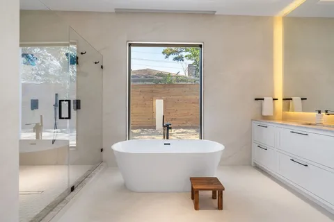 $2,850,000 | 46 West Broad Oaks Drive, Houston, TX 77056