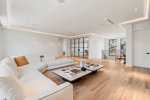 $2,850,000 | 46 West Broad Oaks Drive, Houston, TX 77056