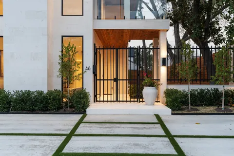 $2,850,000 | 46 West Broad Oaks Drive, Houston, TX 77056
