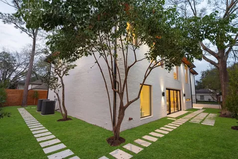 $2,850,000 | 46 West Broad Oaks Drive, Houston, TX 77056