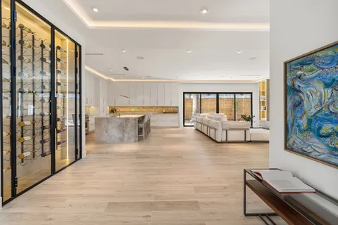 $2,850,000 | 46 West Broad Oaks Drive, Houston, TX 77056