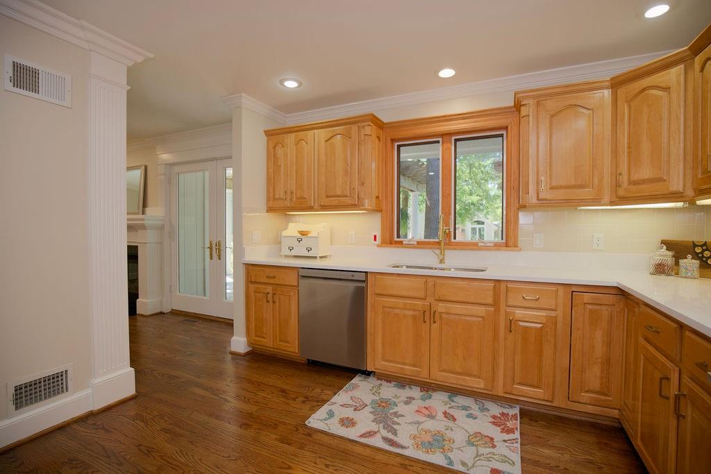 5516 Fairway Road Fairway, KS 66205 - Photo 17 of 51 Gallery Image 17