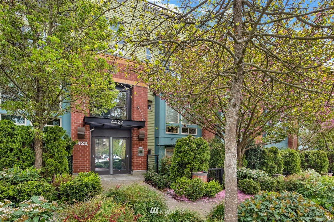 4422 Bagley Avenue North, Unit 108 Seattle, WA 98103 - Photo 2 of 23