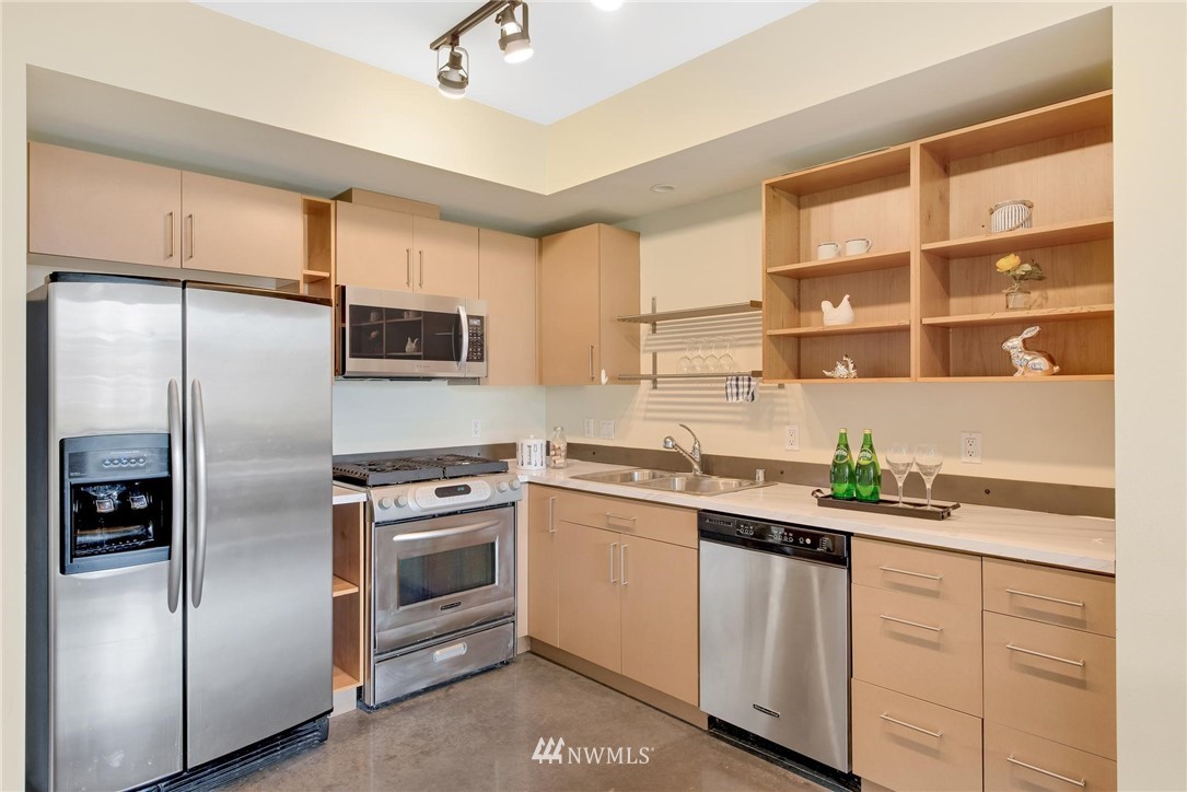 4422 Bagley Avenue North, Unit 108 Seattle, WA 98103 - Photo 11 of 23