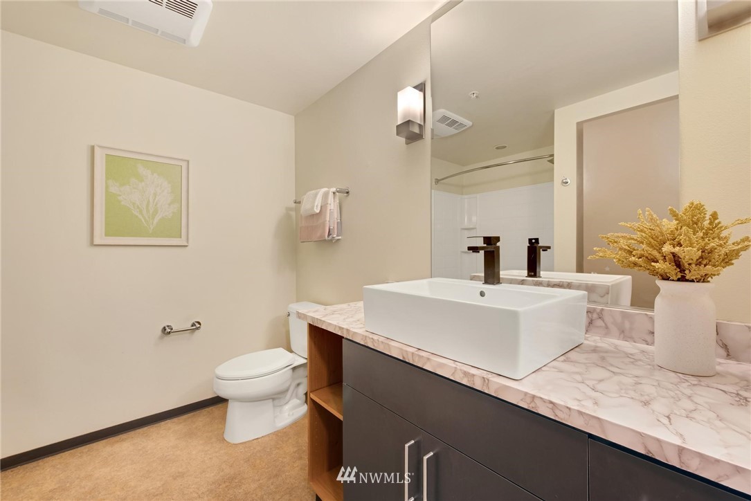 4422 Bagley Avenue North, Unit 108 Seattle, WA 98103 - Photo 15 of 23