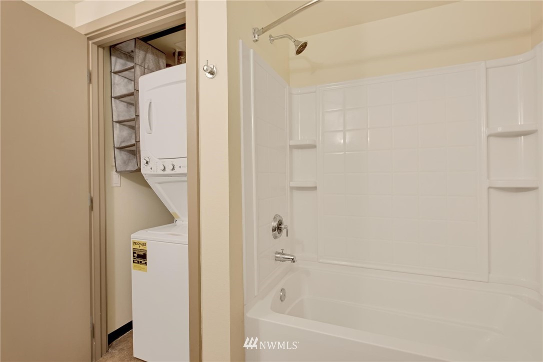 4422 Bagley Avenue North, Unit 108 Seattle, WA 98103 - Photo 16 of 23