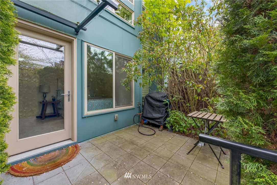 4422 Bagley Avenue North, Unit 108 Seattle, WA 98103 - Photo 17 of 23