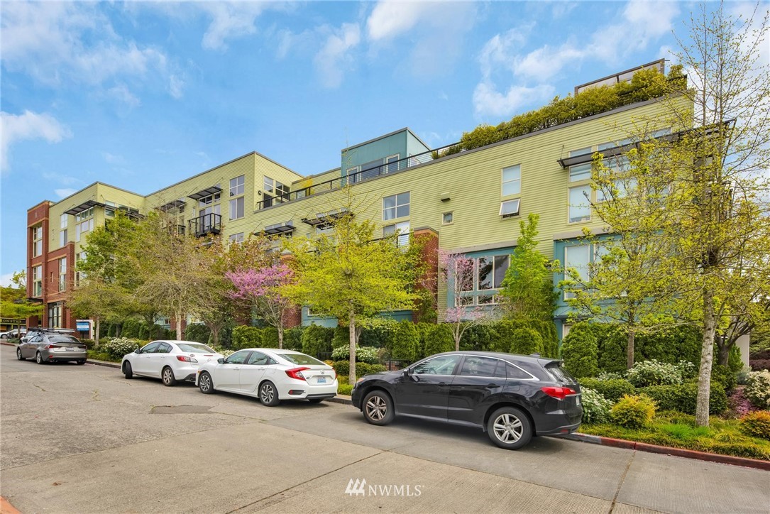 4422 Bagley Avenue North, Unit 108 Seattle, WA 98103 - Photo 3 of 23