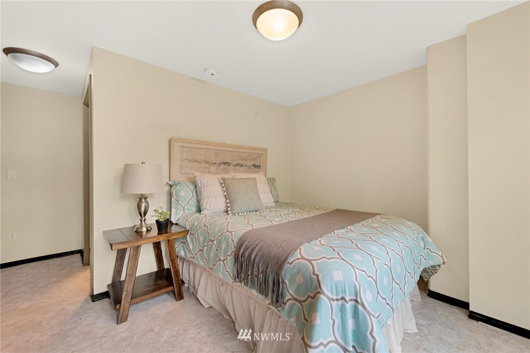 4422 Bagley Avenue North, Unit 108 Seattle, WA 98103 - Photo 4 of 23