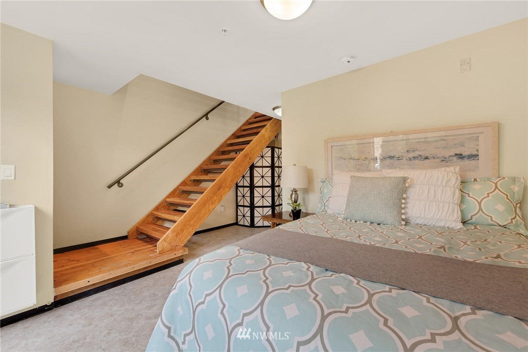 4422 Bagley Avenue North, Unit 108 Seattle, WA 98103 - Photo 5 of 23