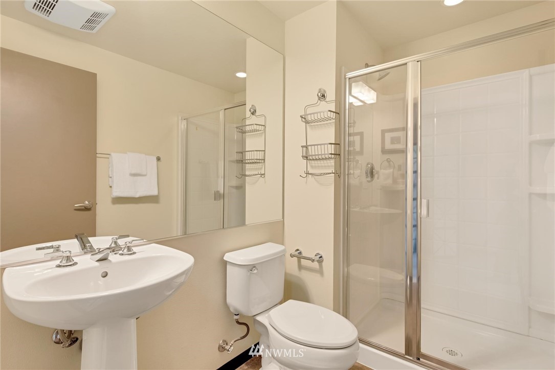 4422 Bagley Avenue North, Unit 108 Seattle, WA 98103 - Photo 7 of 23