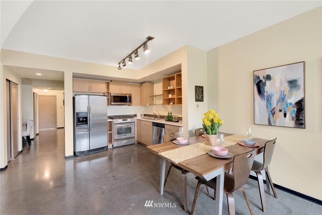 4422 Bagley Avenue North, Unit 108 Seattle, WA 98103 - Photo 10 of 23