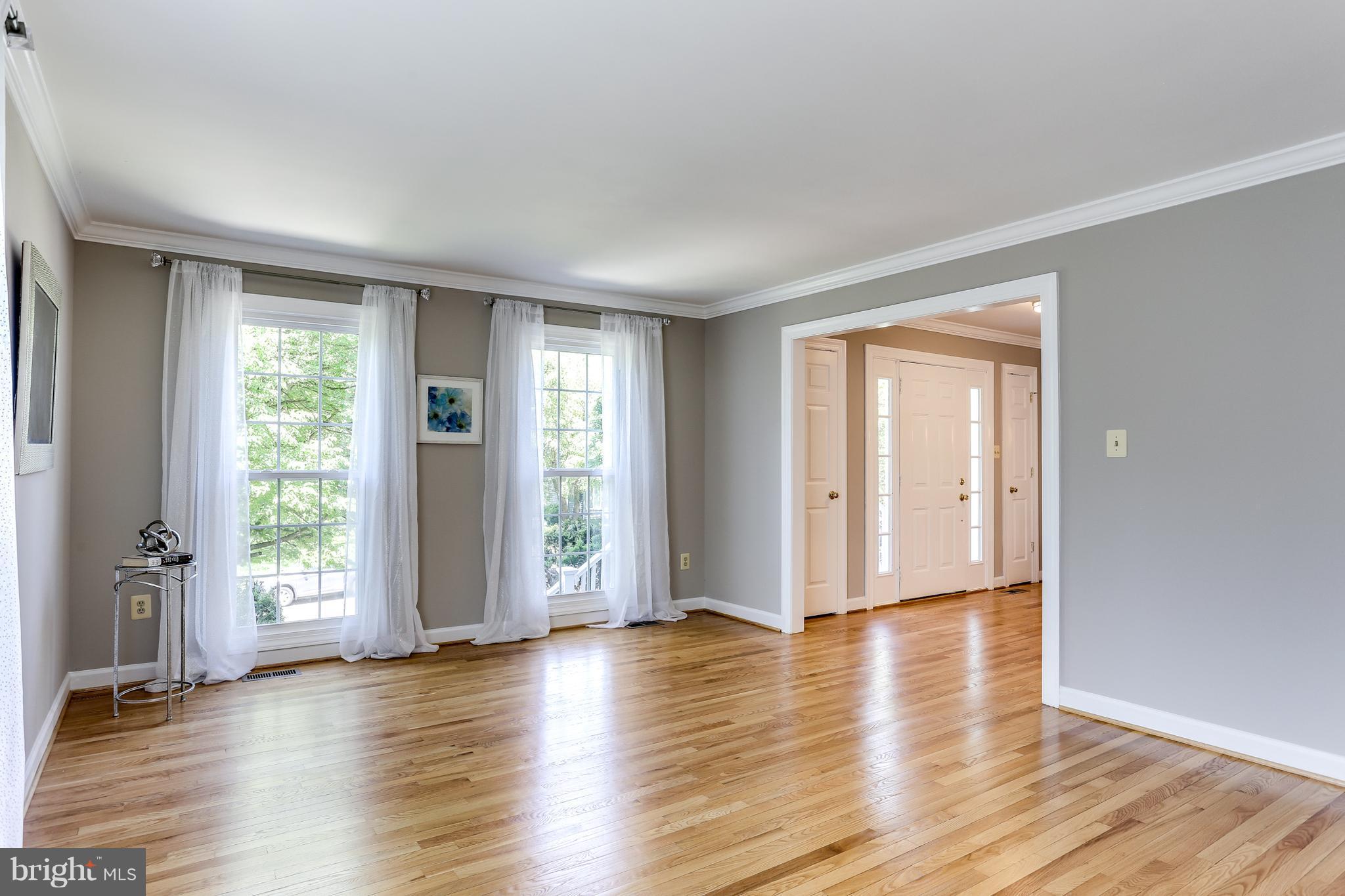 8394 Autumn Rust Road Ellicott City, MD 21043 - Photo 2 of 30 Spacious living Room
