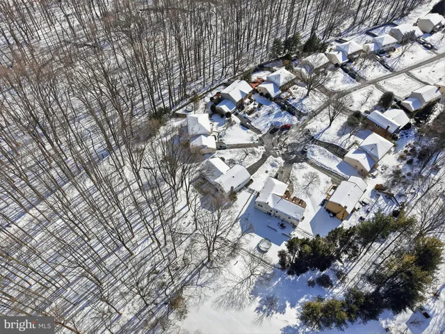 a picture of a bathroom with a white wall