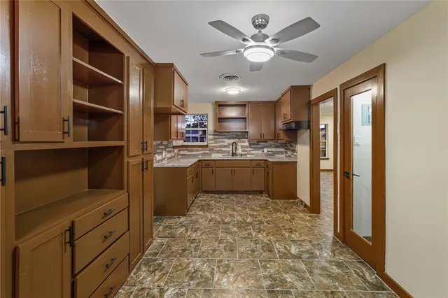 $1,600 | 244 South 8th Street, Aransas Pass, TX 78336