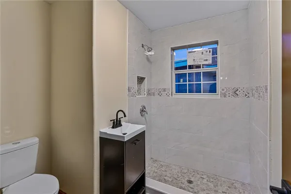 $1,600 | 244 South 8th Street, Aransas Pass, TX 78336