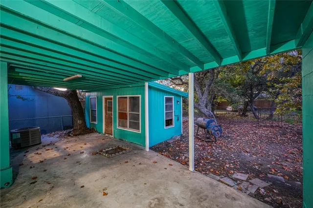 $1,600 | 244 South 8th Street, Aransas Pass, TX 78336