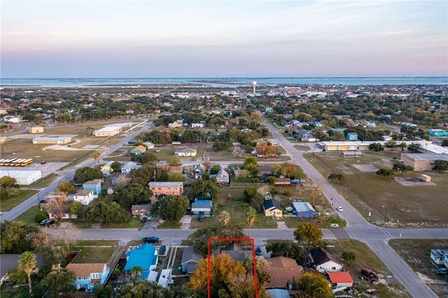 $1,600 | 244 South 8th Street, Aransas Pass, TX 78336