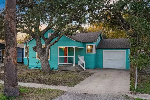 $1,600 | 244 South 8th Street, Aransas Pass, TX 78336