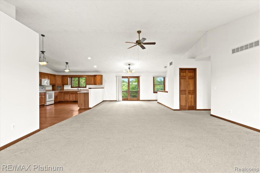 6893 Sanford Road Howell, MI 48855 - Photo 10 of 44