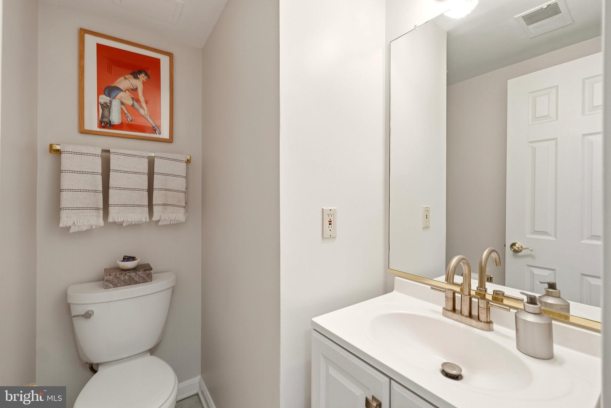 1935 Belmont Road Northwest, Unit 1121 Washington, DC 20009 - Photo 13 of 20 Chic bathroom with modern elegance.