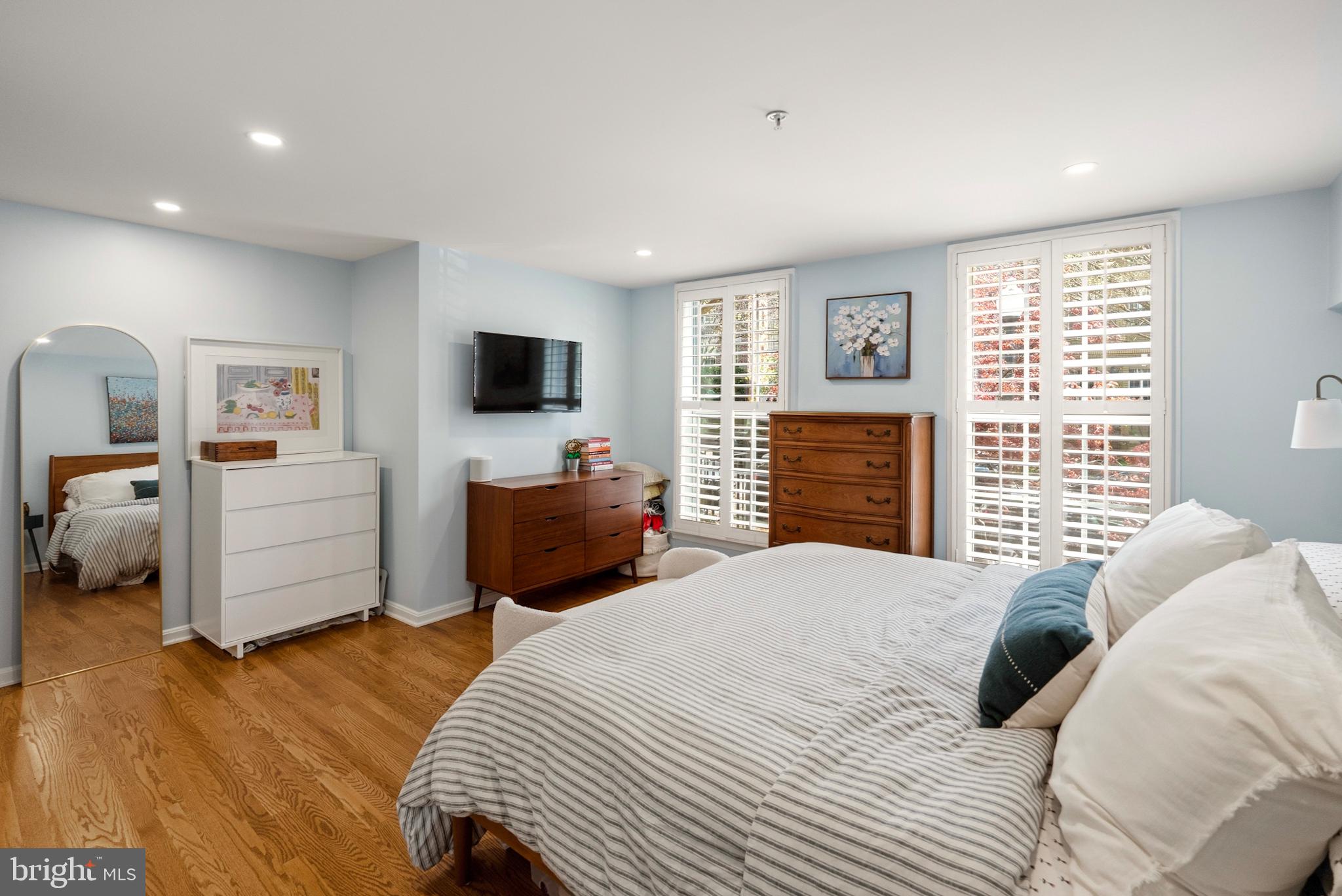 1935 Belmont Road Northwest, Unit 1121 Washington, DC 20009 - Photo 15 of 20 Serene blue-hued bedroom retreat.