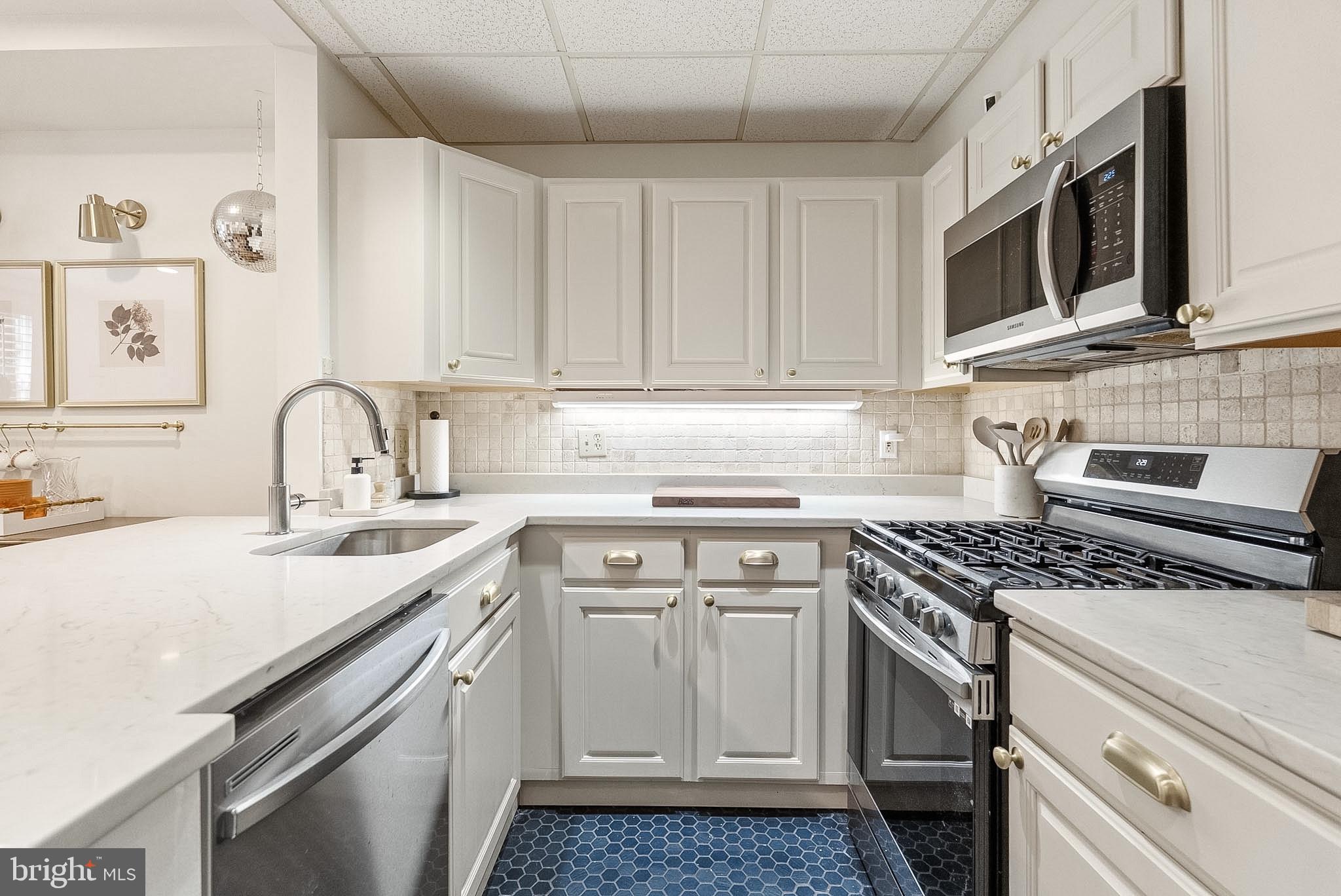1935 Belmont Road Northwest, Unit 1121 Washington, DC 20009 - Photo 8 of 20 Charming kitchen with modern elegance.