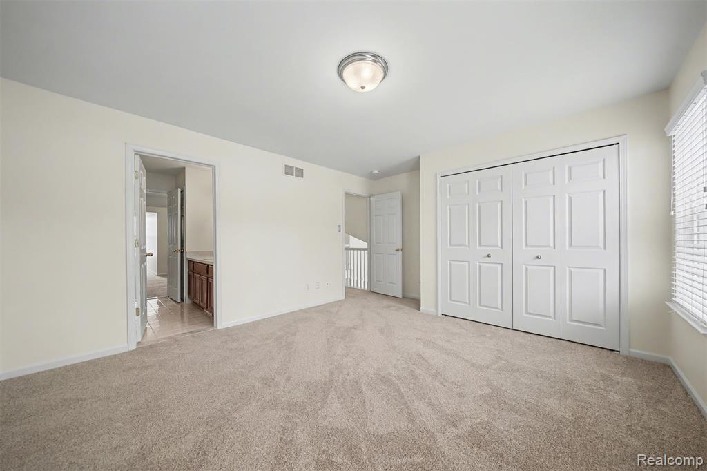 638 West Bluff Court, Unit 31 Rochester Hills, MI 48307 - Photo 32 of 49