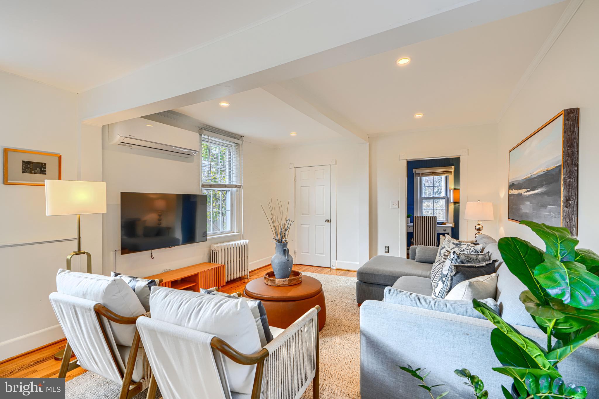 4511 Keswick Road Baltimore, MD 21210 - Photo 12 of 78 Living room with recessed lighting