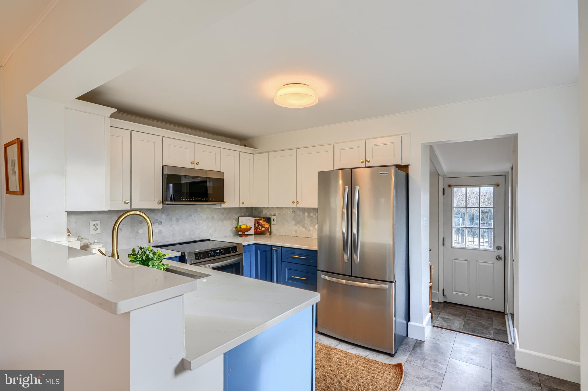 4511 Keswick Road Baltimore, MD 21210 - Photo 30 of 78 Bi-level granite counters