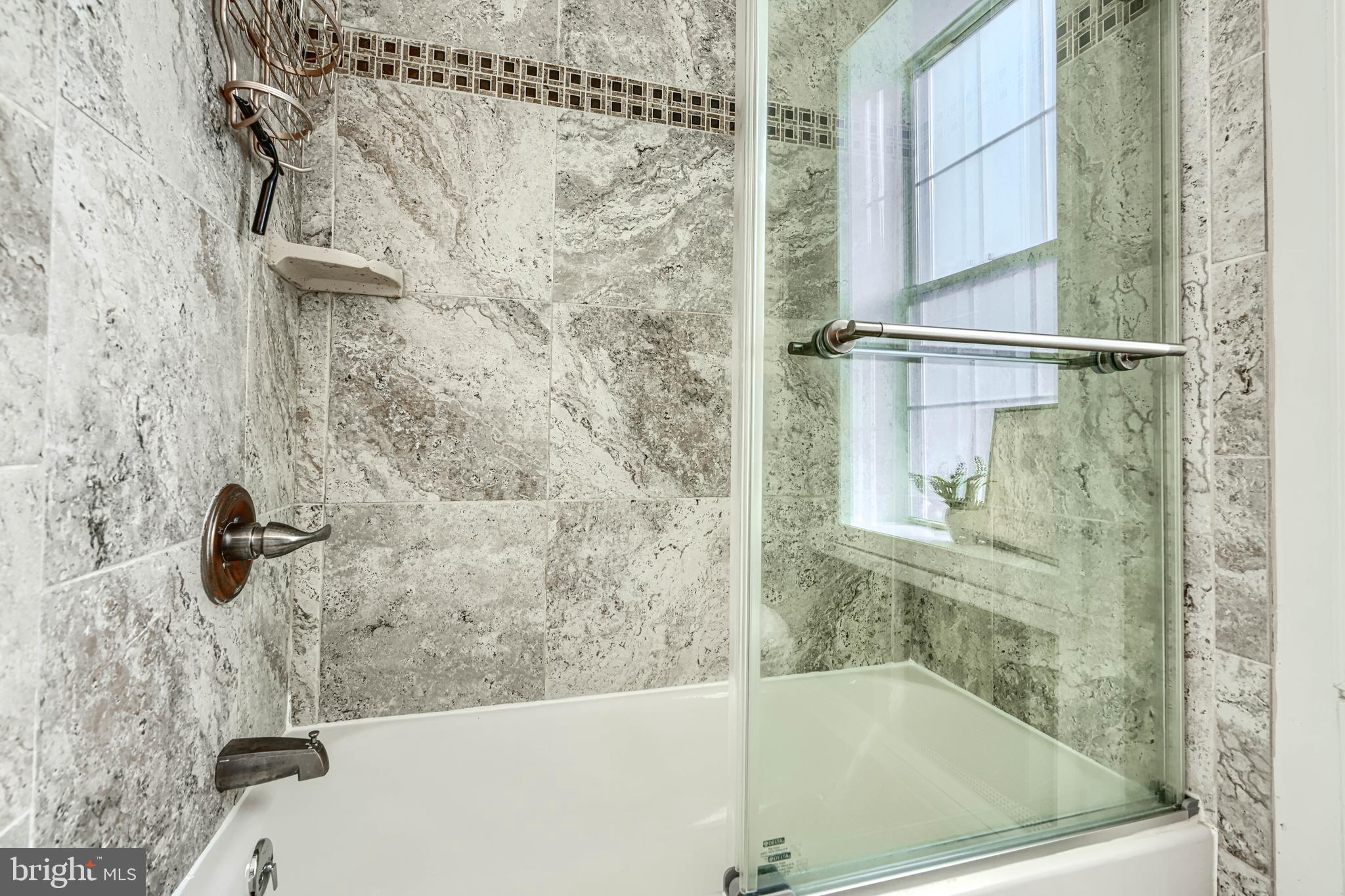 4511 Keswick Road Baltimore, MD 21210 - Photo 5 of 78 Full bath on level 2, tub/shower combo